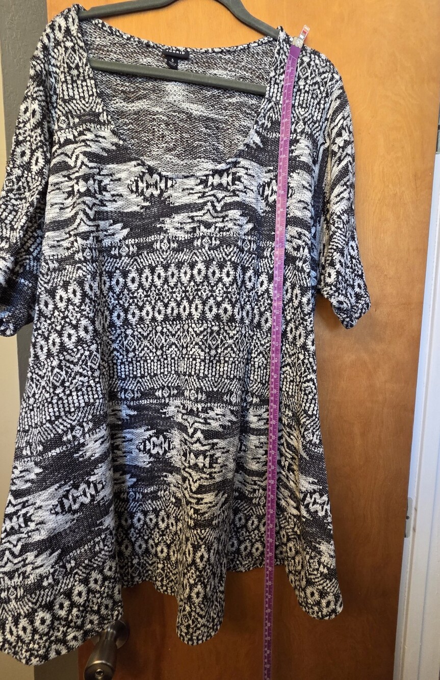Torrid Black & White Patterned Knit Tunic